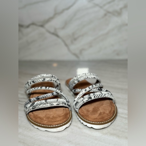 Diba True Cedar Cove Sandals subtle snakeskin NIB size 6 - Picture 7 of 16